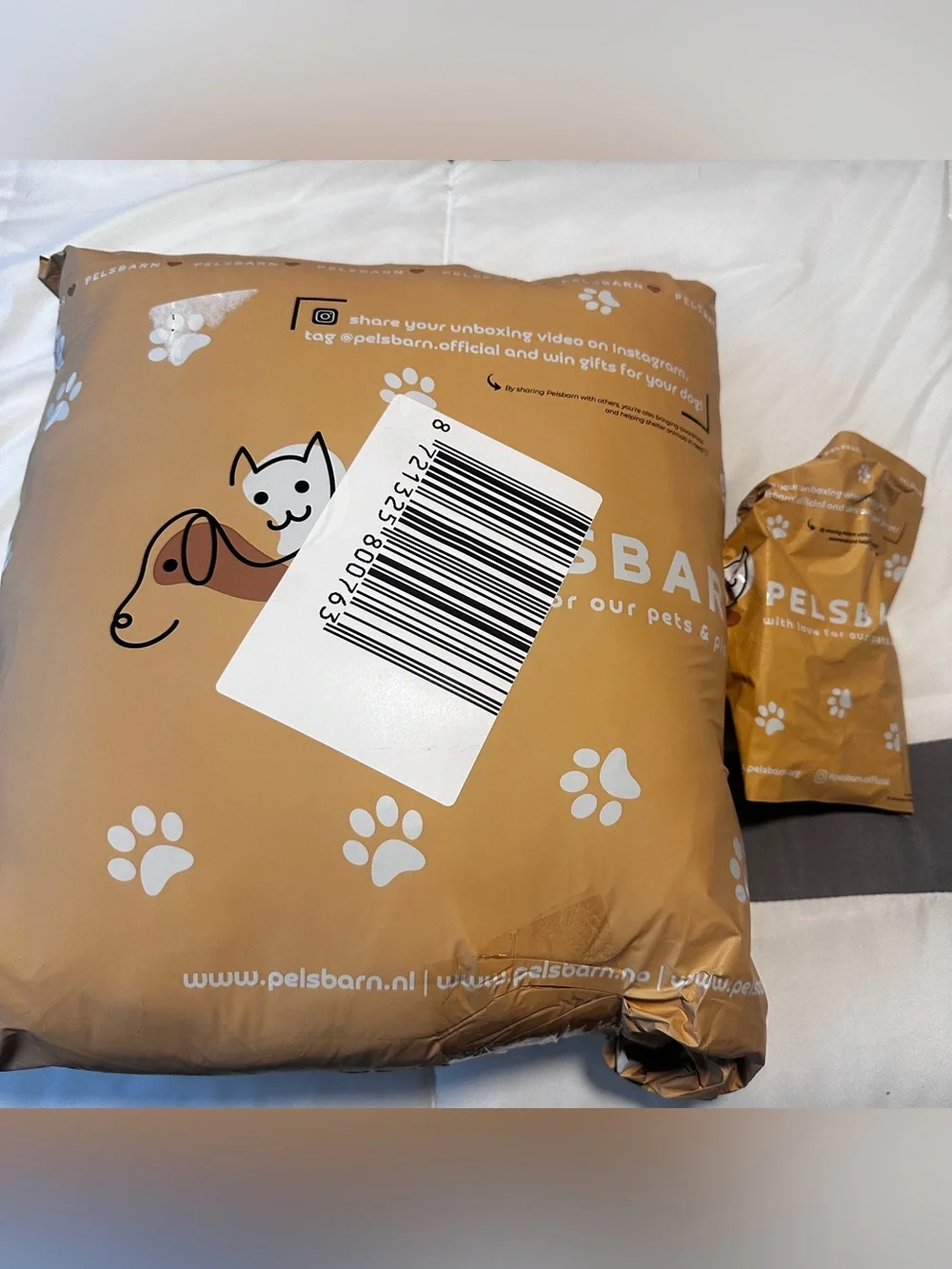 Pelsbarn Luxurious Cozy Car Bed w/Safety Strap. M/L, NEW!